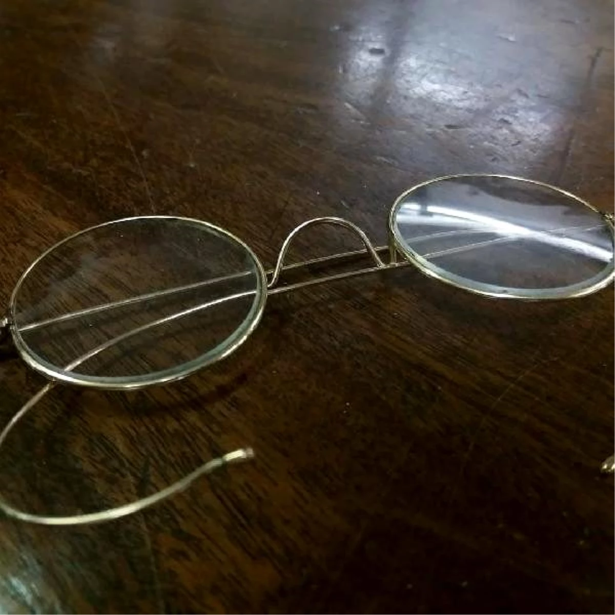 Gandhi\'nin gözlüğü İngiltere\'de 260 bin sterline satıldı