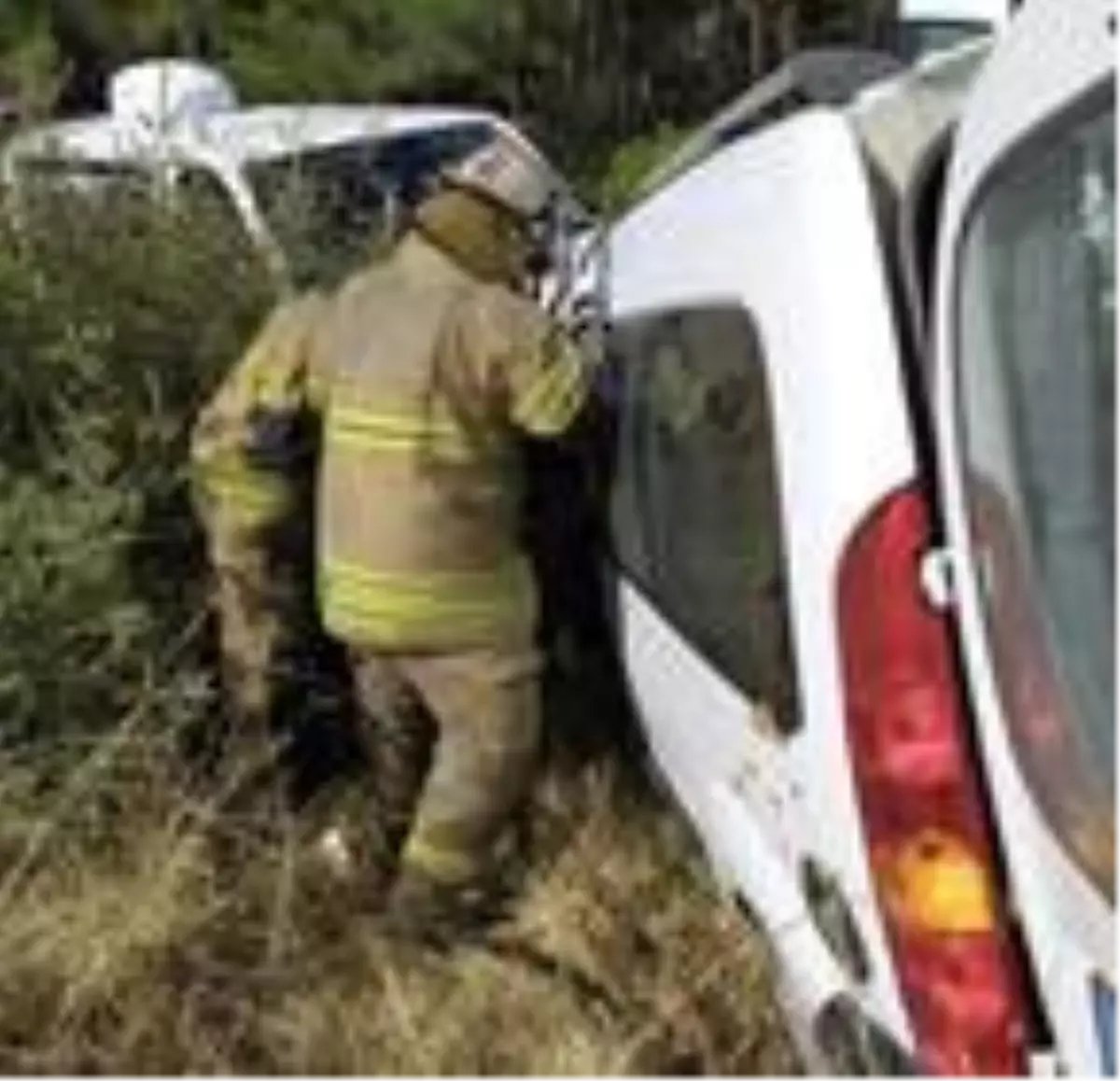 Son dakika haberi: İzmir\'de hafif ticari araçlar çarpıştı: 1 ölü, 6 yaralı