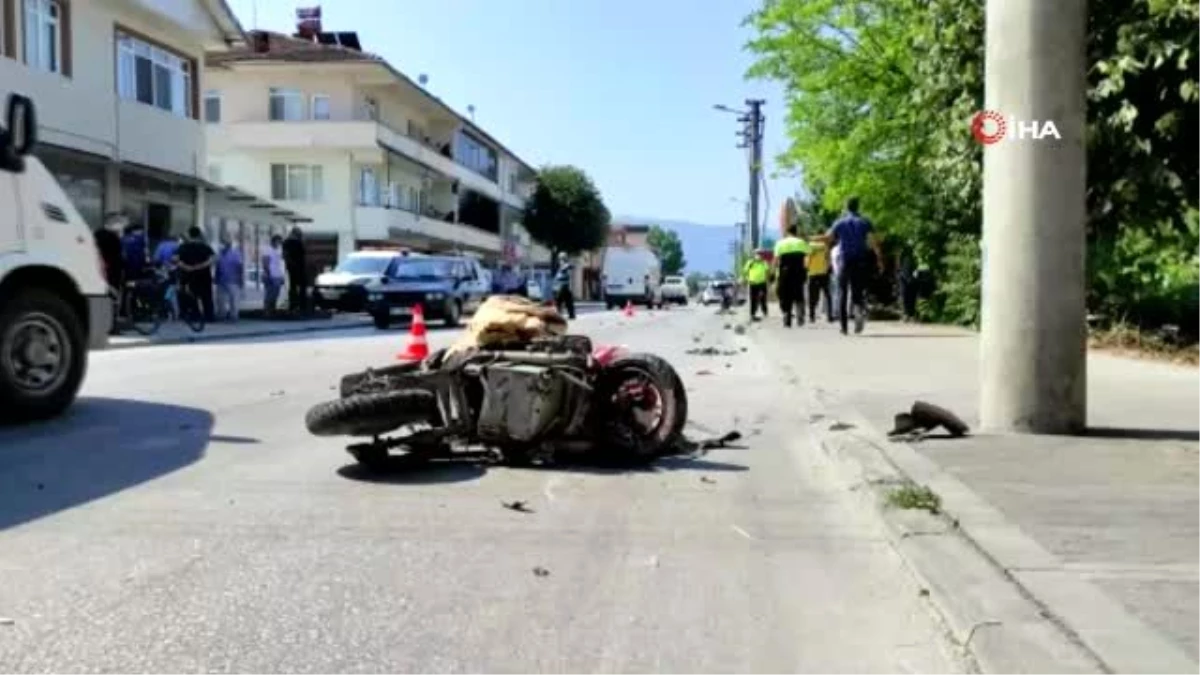 Düzce\'de otomobille elektrikli bisikletin çarpışması sonucu biri çocuk iki kişi hayatını kaybetti