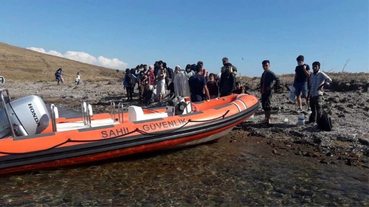 Türk karasularına geri itilen 25 düzensiz göçmen kurtarıldı