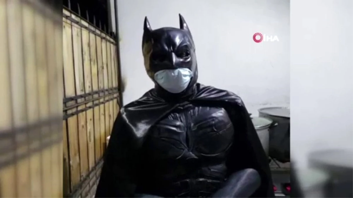 Yardımsever Batman, Şili\'de evsizlerin karnını doyurmak için yola çıktı