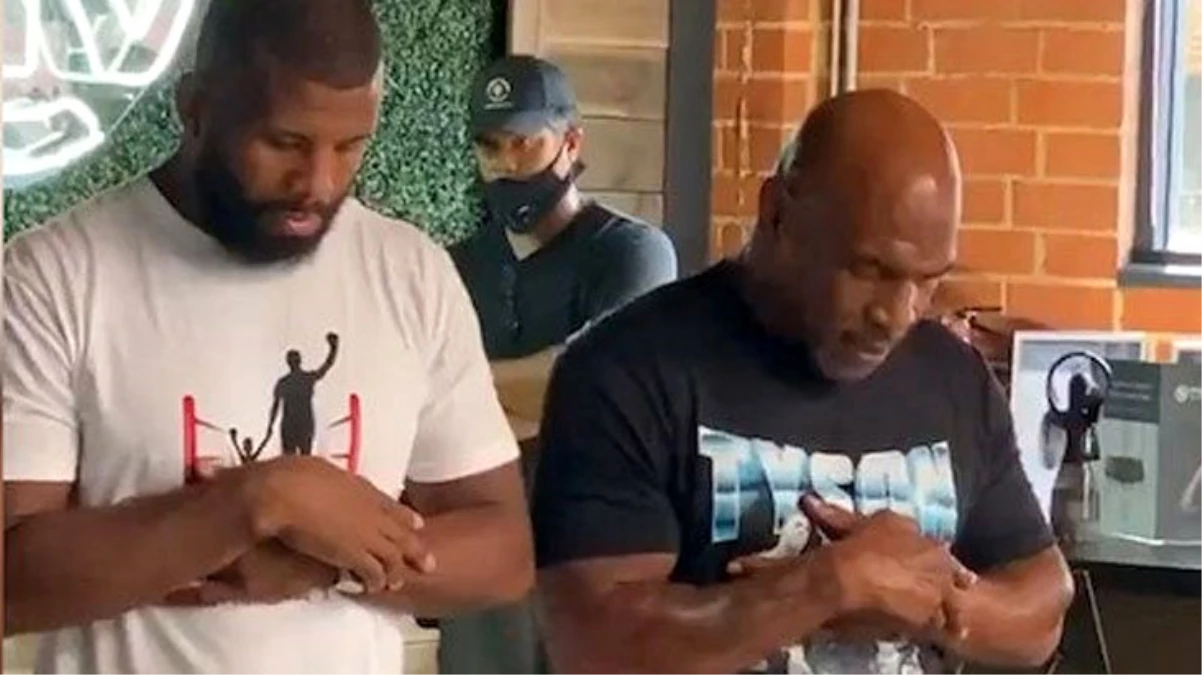 Efsane boksör Mike Tyson, Badou Jack ile birlikte namaz kıldı