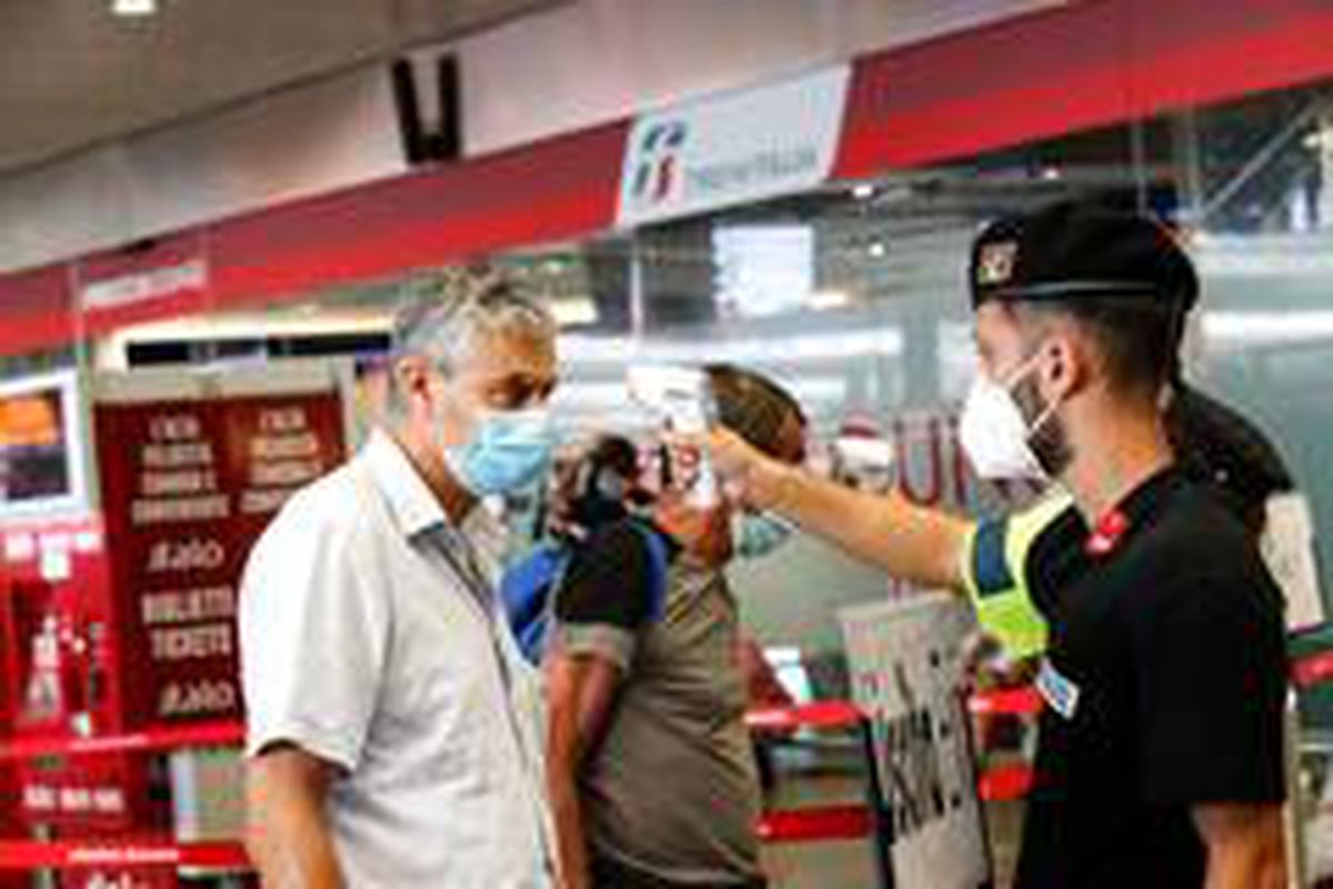 İtalya\'da Kovid-19 vaka sayıları 2 gündür binin üzerinde seyrediyor