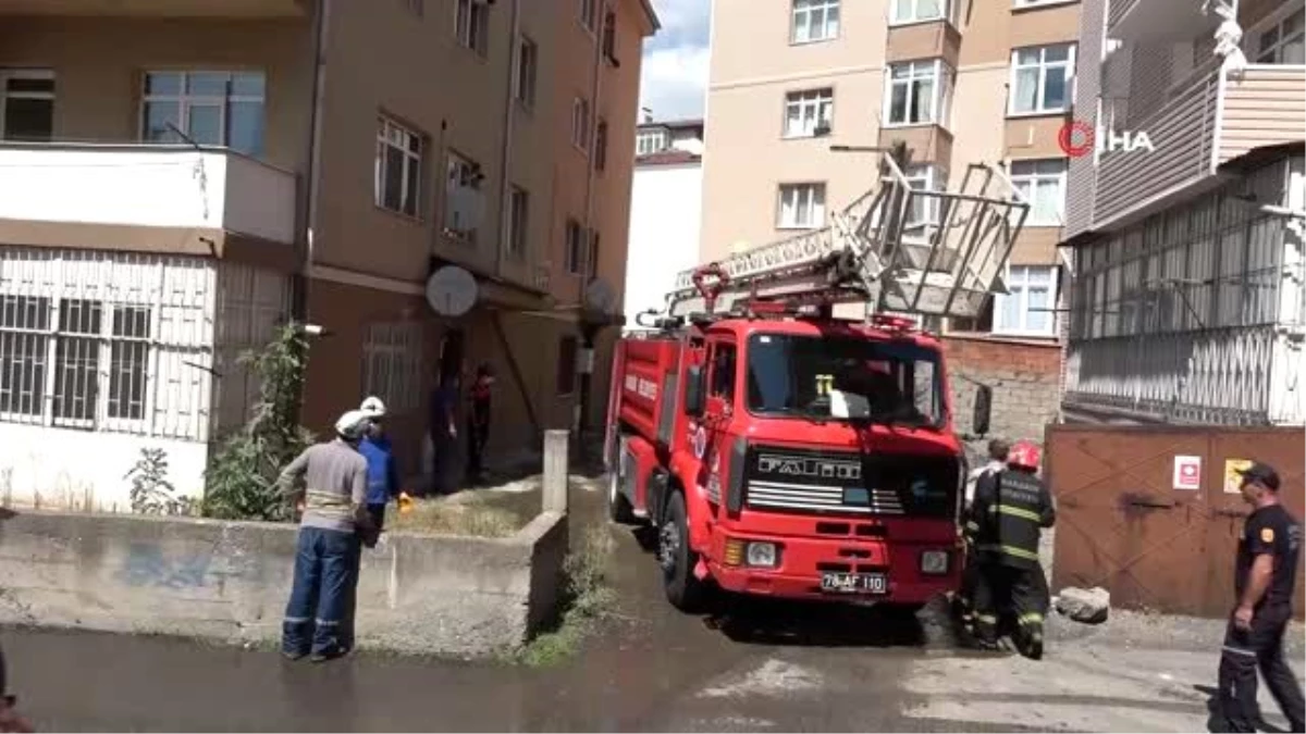 Son dakika haber | Karabük\'te apartmanda çıkan yangında 2 kişi dumandan etkilendi