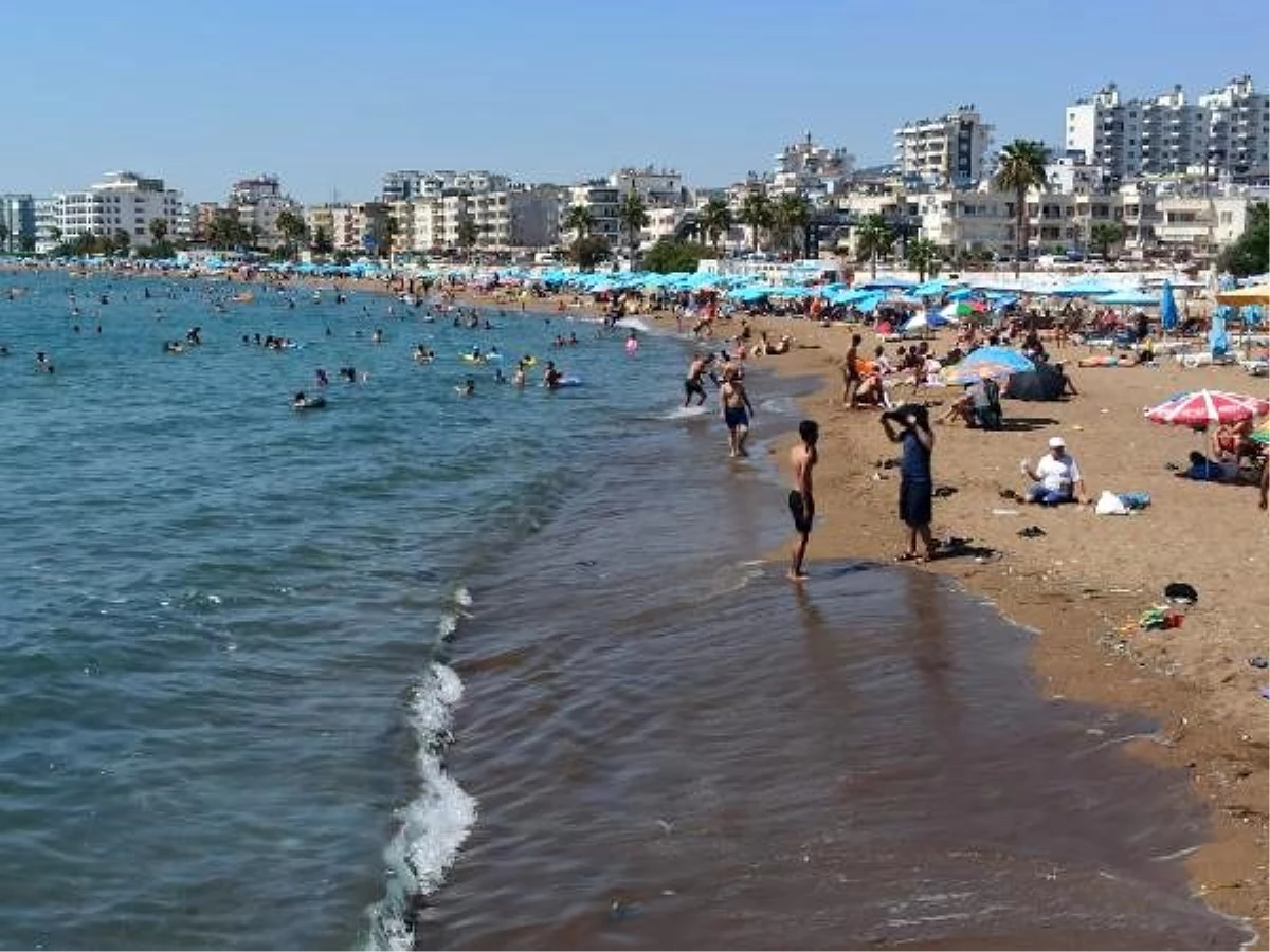 Mersin\'de sahillerde hafta sonu yoğunluğu