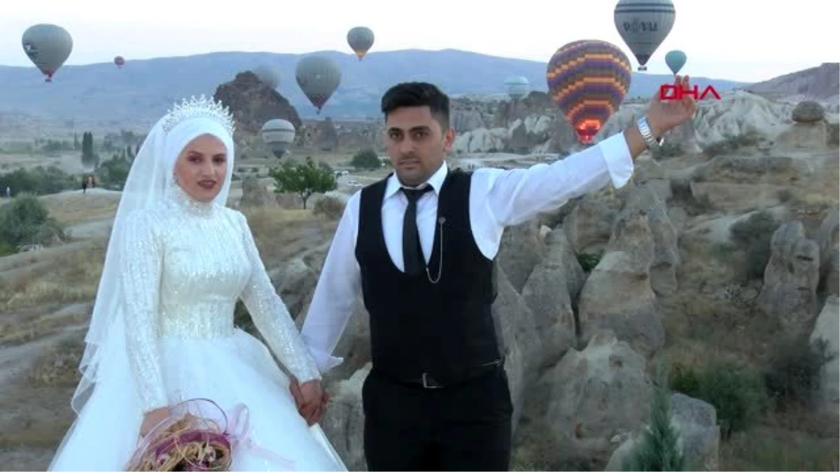 NEVŞEHİR Sıcak hava balonları, evlenen çiftlerin mekanı oldu