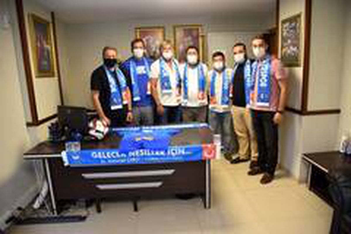 Yunusemre Belediyespor Serol Emlek ile \'Devam\' dedi