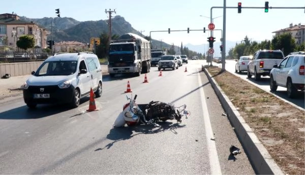Son dakika haber | Burdur\'da minibüsle çarpışan motosikletin sürücüsü Pelin öğretmen öldü