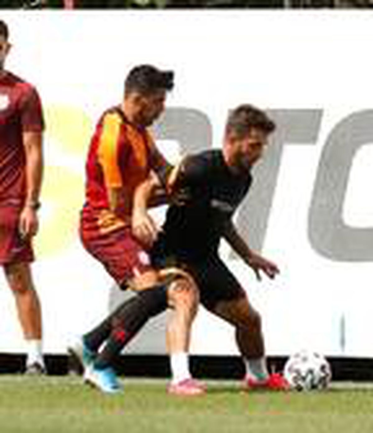 Galatasaray\'dan farklı prova