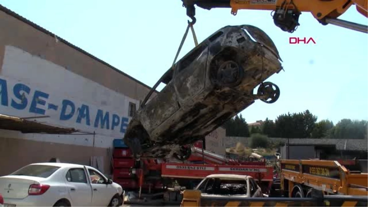 Son dakika haberi... İzmir\'deki yangında hasar göre araçlar kaldırılmaya başlandı