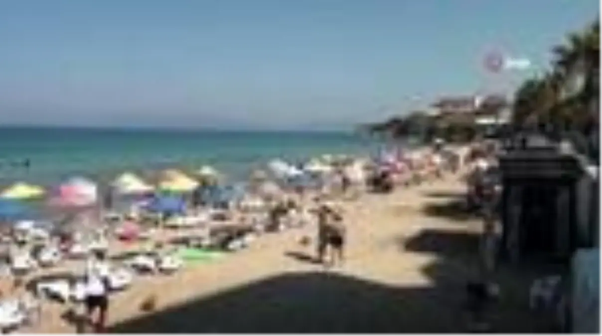 Kuşadası\'nda 26 plaja törenle mavi bayrak çekildi