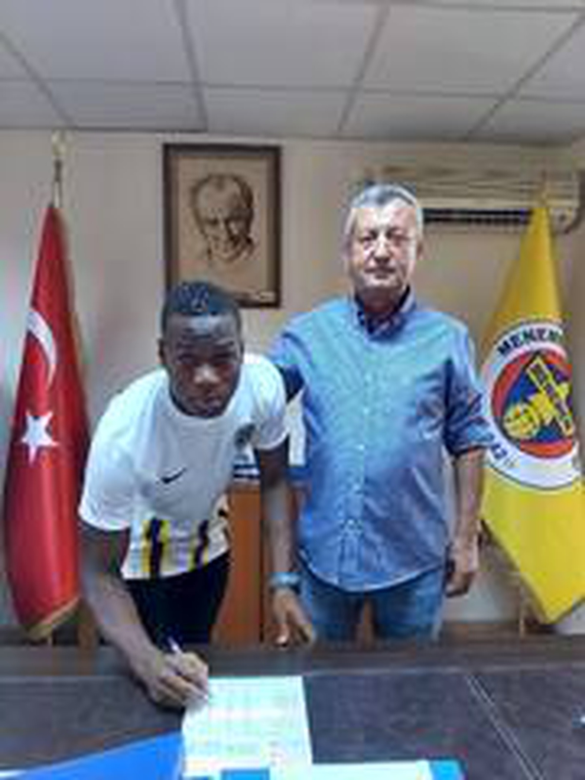 Menemenspor\'a Tunus Ligi\'nden forvet