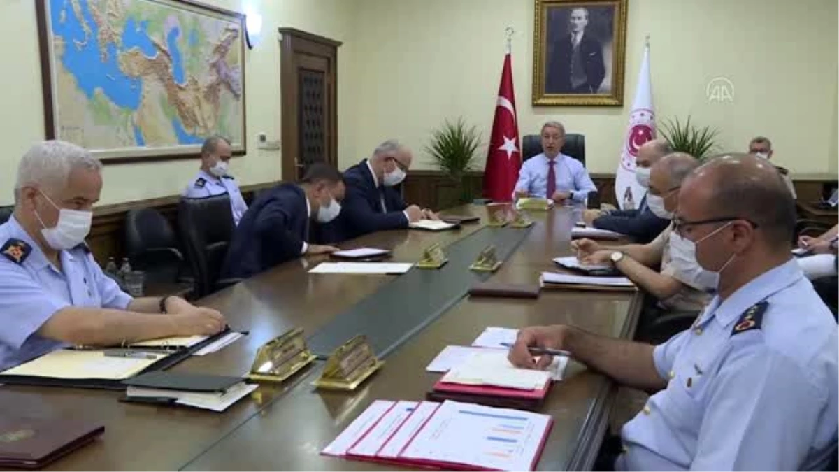 Son dakika haberleri: Milli Savunma Bakanı Akar, birlik komutanları ile video konferans toplantısı yaptı