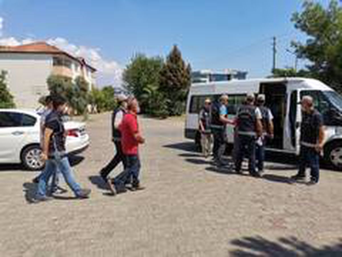 Son dakika haber... Nazilli\'de iki aranan şahıs polisin operasyonuyla yakalandı