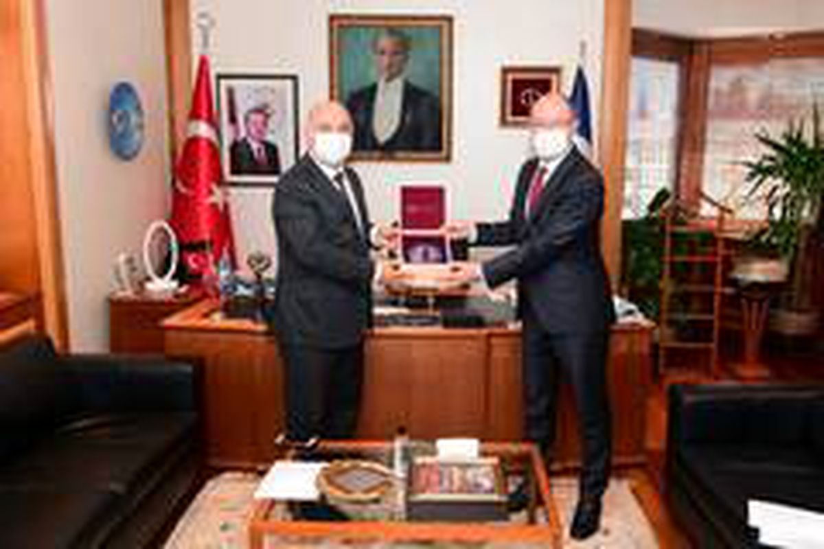 Niğde Ömer Halisdemir Üniversitesi Rektörü Prof. Dr. Muhsin Kar\'dan Rektör Erdal\'a hayırlı olsun...