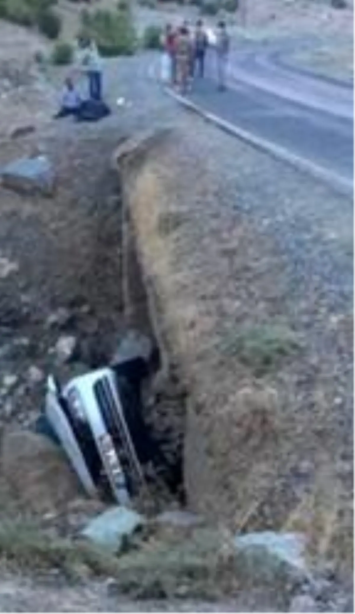 Son dakika haberi... Şarampole devrilen otomobilin sürücüsü öldü