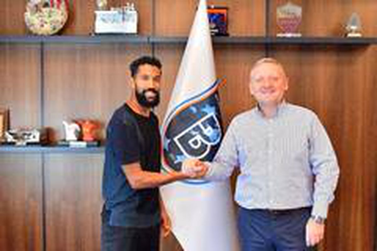 Başakşehir\'de Clichy ile yollar ayrıldı