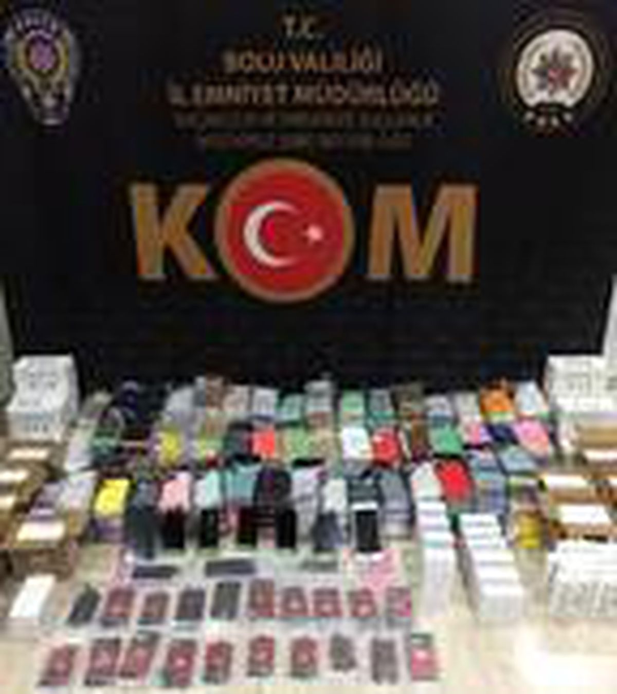 Bolu\'da 100 bin TL değerinde kaçak telefon aksesuarları ele geçirildi