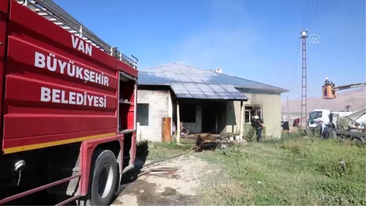 Son dakika haber! Gürpınar\'da bir ev yangın sonucu kullanılamaz hale geldi