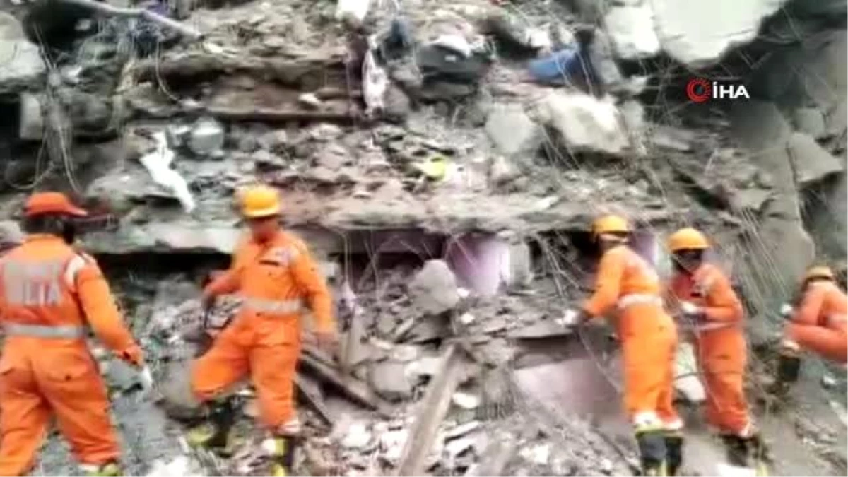 Hindistan\'da çöken binadan 60 kişi kurtarıldıBir kişinin cansız bedenine ulaşıldı
