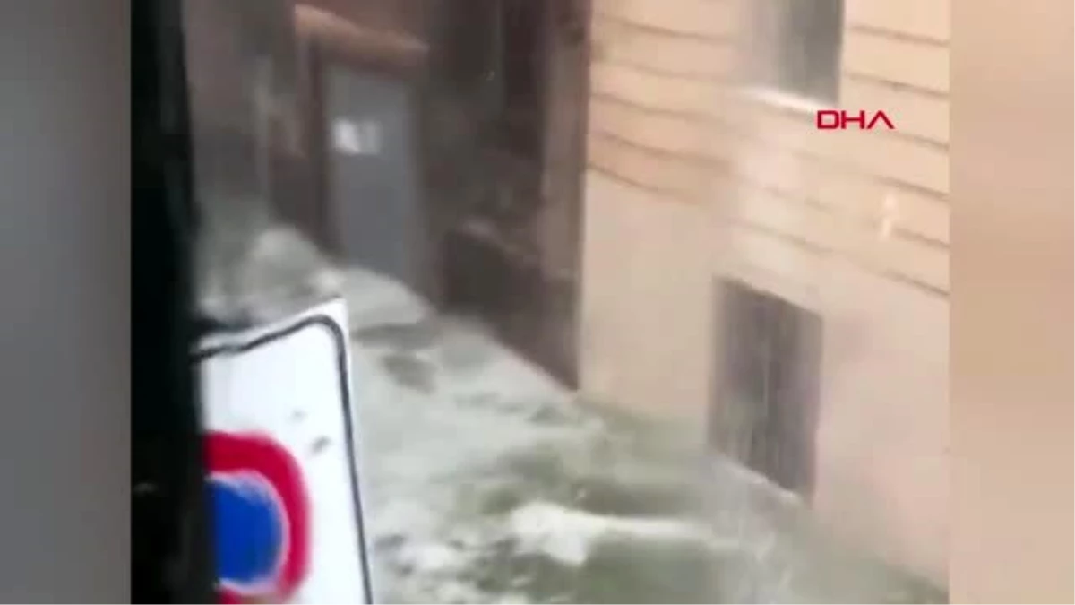 İtalya\'yı sağanak fırtına ve dolu vurdu