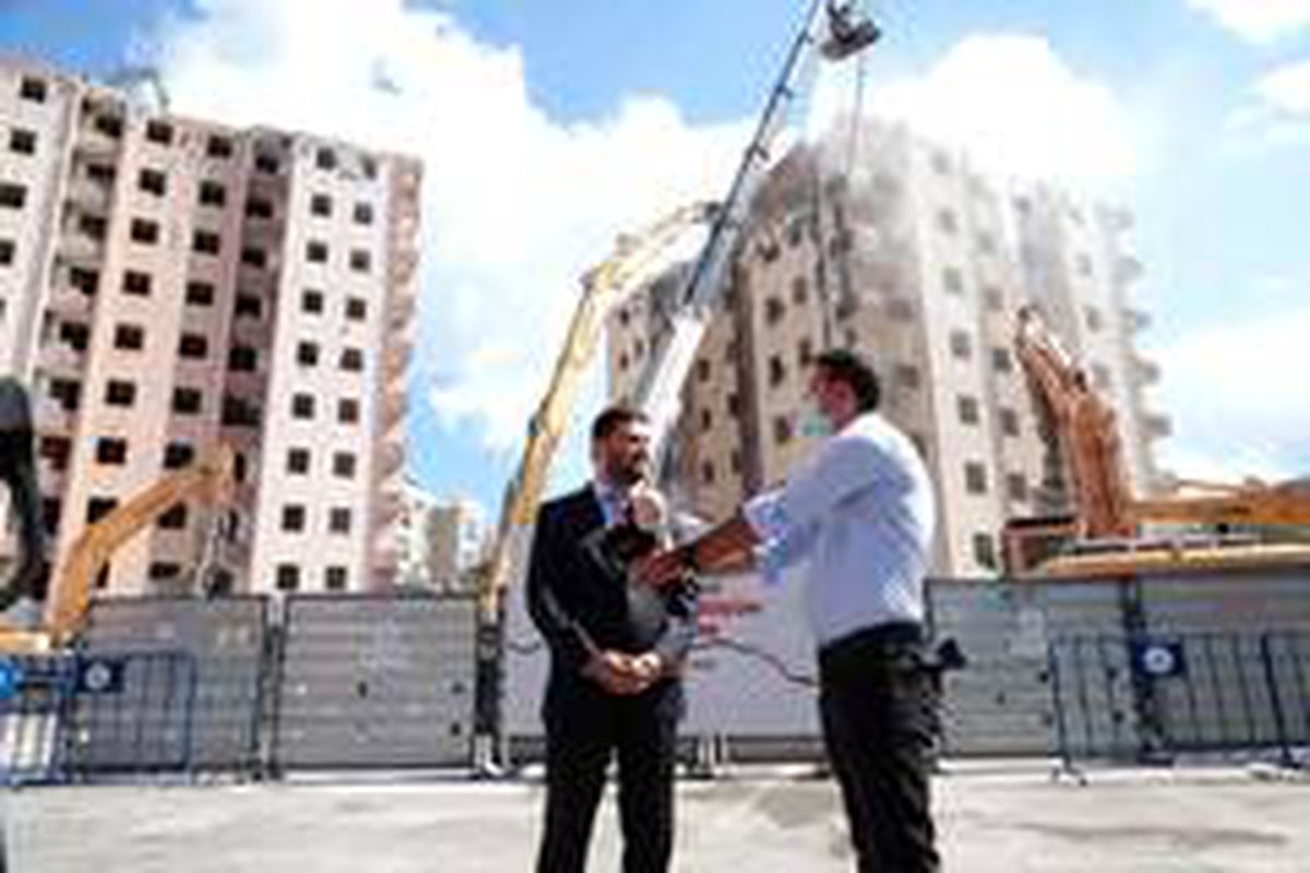 Kağıthane\'de riskli 288 daire kontrollü şekilde yıkıldı