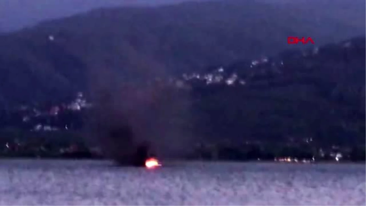 Son dakika haberleri: KOCAELİ Sapanca gölünde tekne yandı, 4 kişiyi vatandaşlar kurtardı