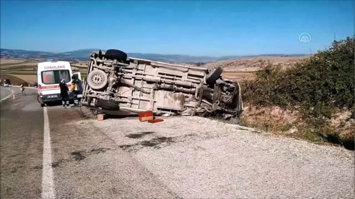 Son dakika haberleri | Yolcu minibüsü ile kamyon çarpıştı: 1 ölü, 6 yaralı
