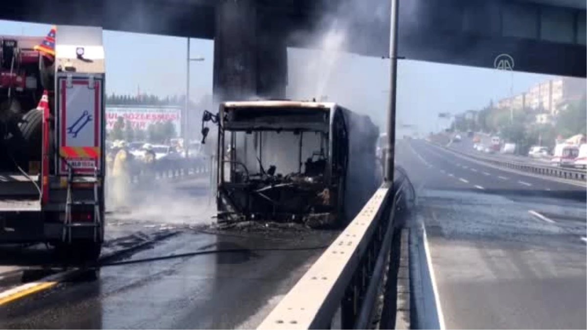 Son dakika haber! Zeytinburnu\'nda metrobüste yangın (3)
