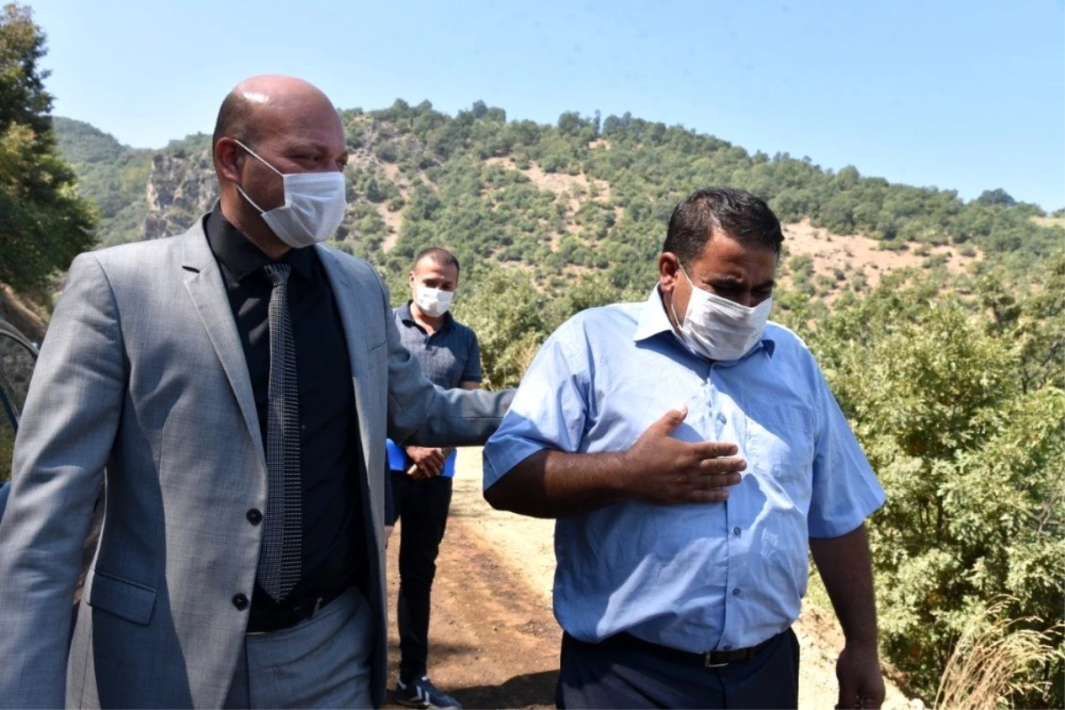 40 yıllık yol sorunu çözülen muhtar gözyaşlarını tutamadı