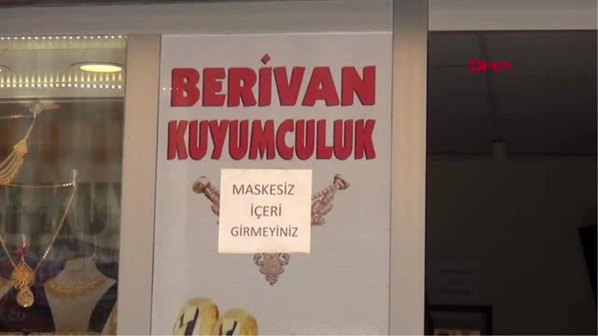 ADANA Kuyumcu camını çekiçle kırıp soygun yapmak istediler