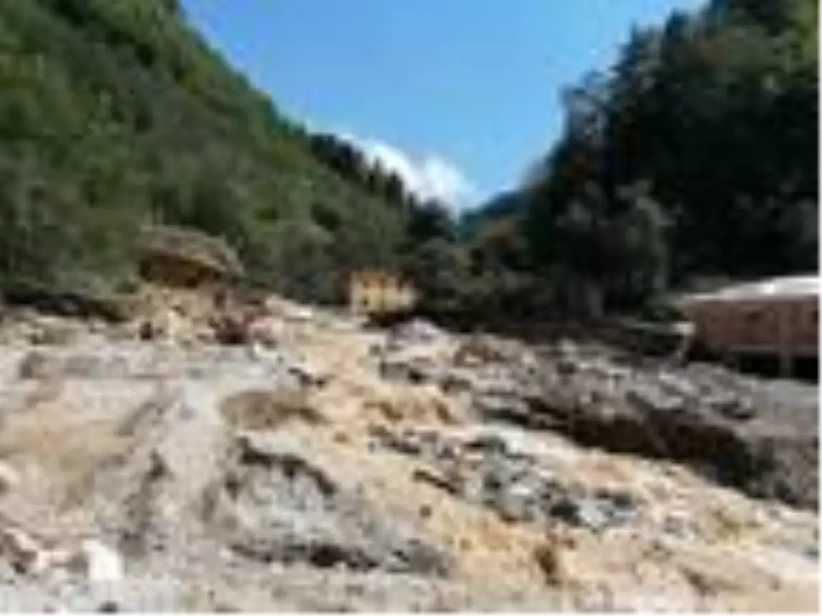 Son dakika haberleri | Çocuklarına \'Babanızı aramaya gidiyorum\' deyip, selde kaybolan eşini arıyor (5)