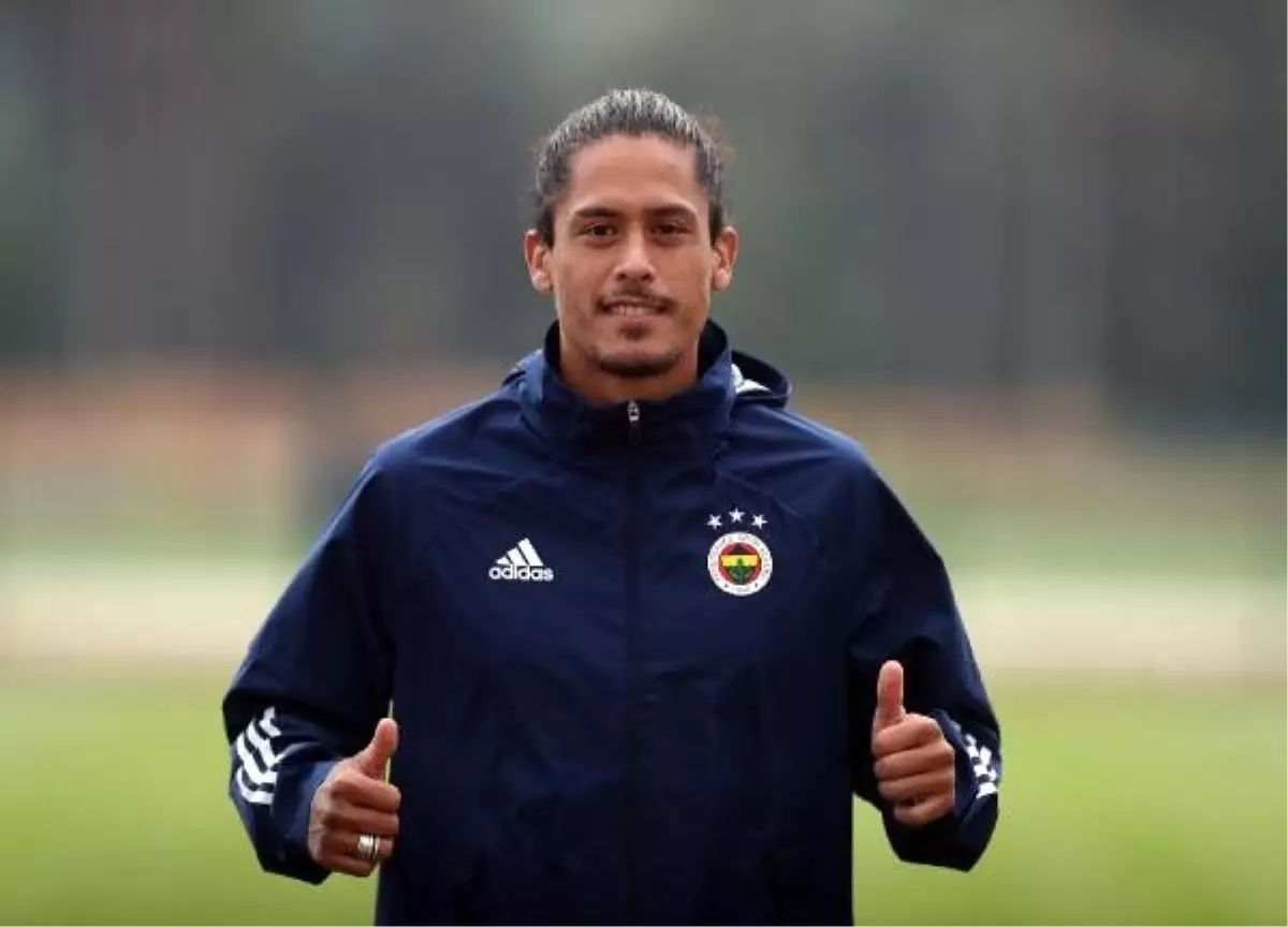 Son dakika spor: Fenerbahçe\'de yeni transfer Lemos ilk antrenmanına çıktı