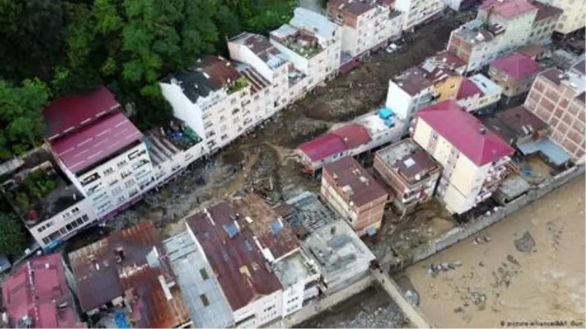 Giresun\'daki sel felaketi: "Şirketler derelerin üzerinde cirit atıyor"