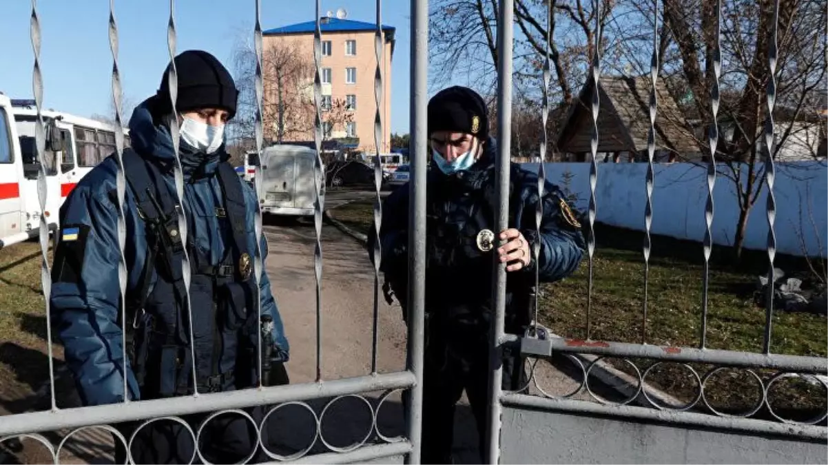 Ukrayna, vaka sayısının artması üzerine yabancılara sınırlarını yeniden kapatma kararı aldı