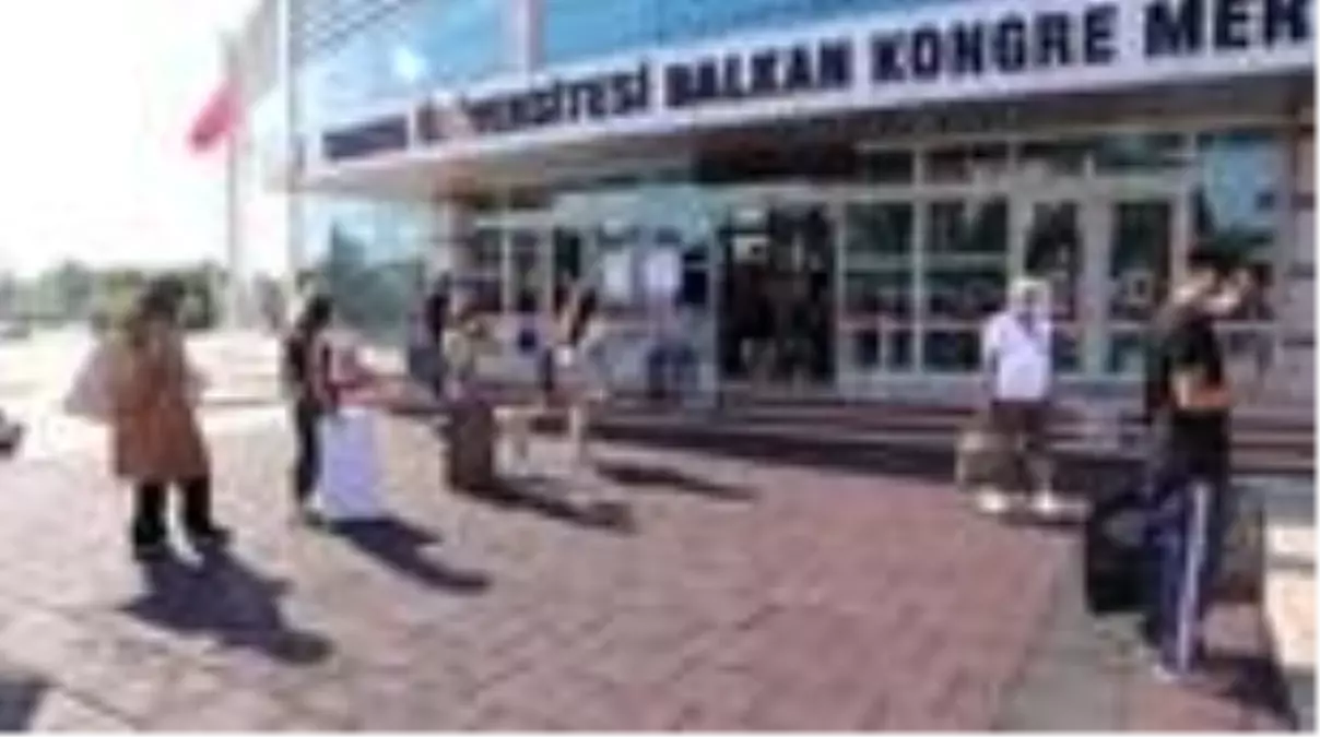 Üniversiteye kabul edilebilmek için yeteneklerini sergilediler