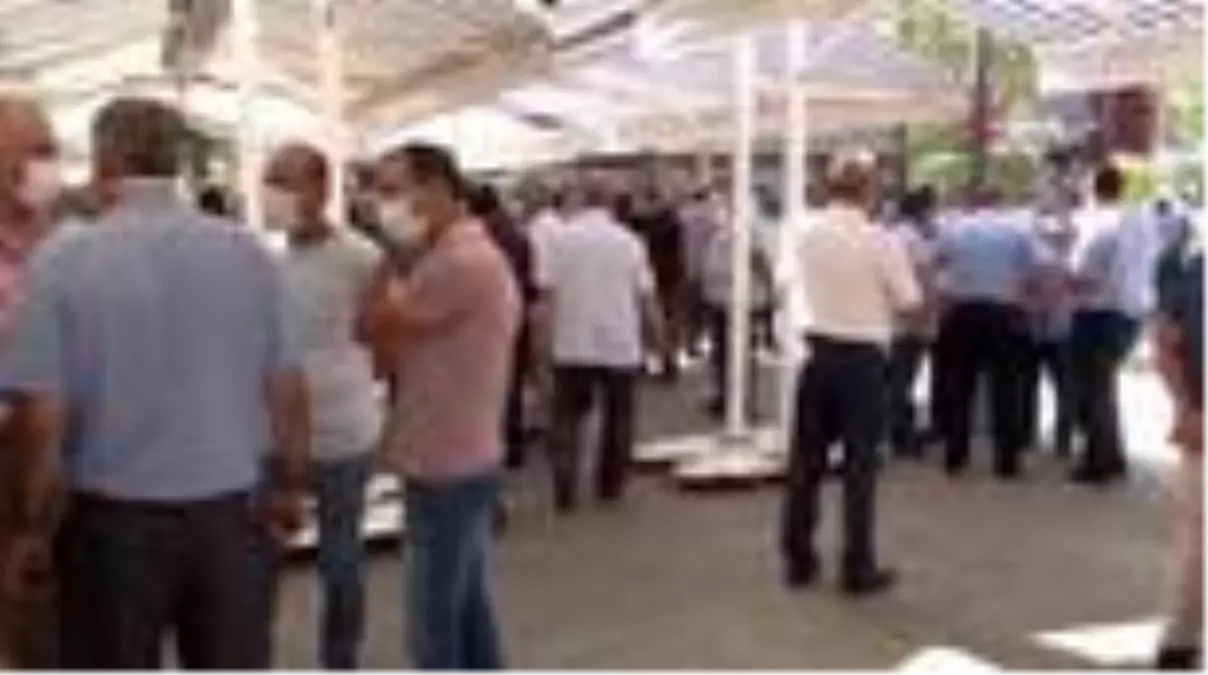 Son dakika haber! Ahmet Karakaya\'nın annesi Sebile Karakaya son yolculuğuna uğurlandı