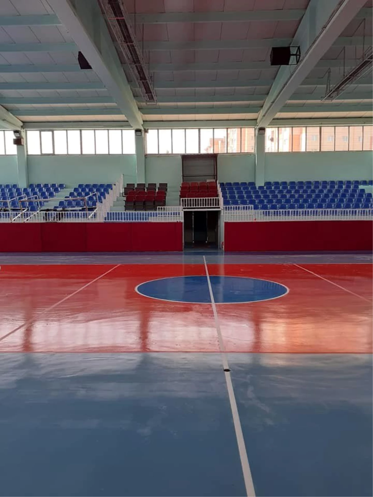 Altıntaş Kapalı Spor Salonu yeni döneme hazır