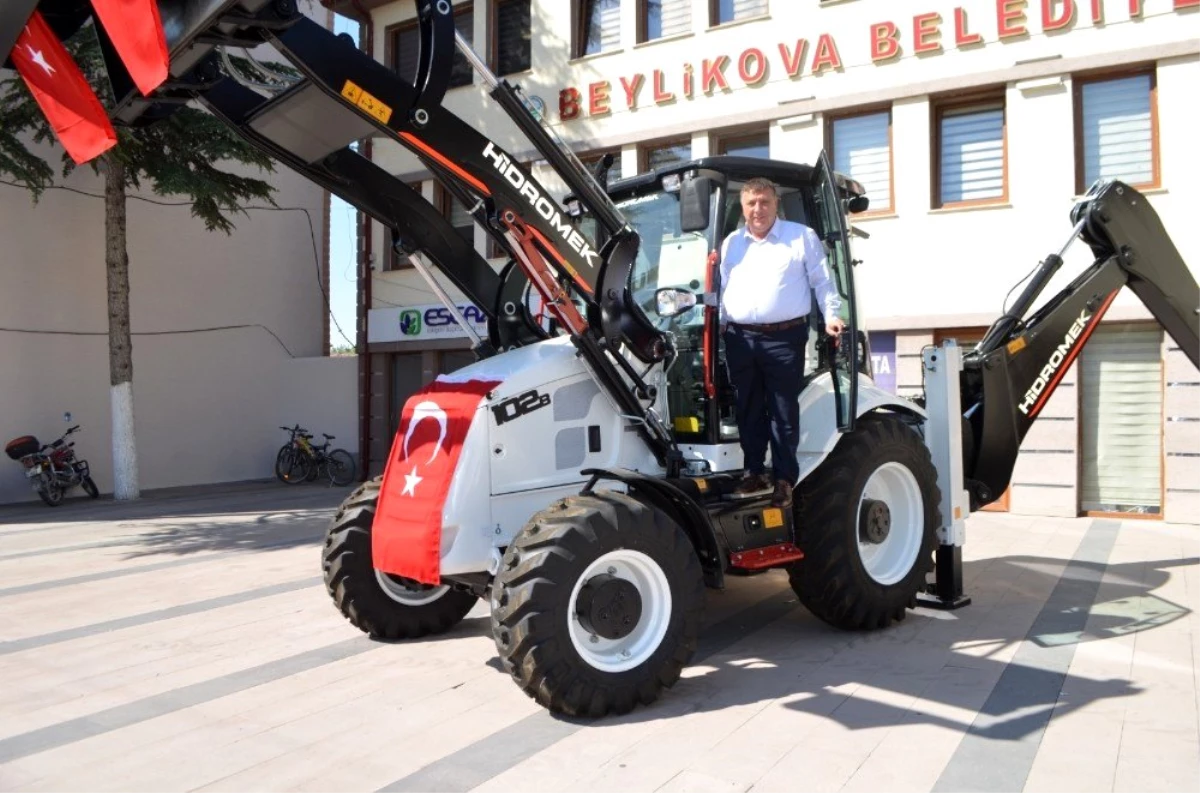 Beylikova Belediyesi\'ne sıfır iş makinesi alındı