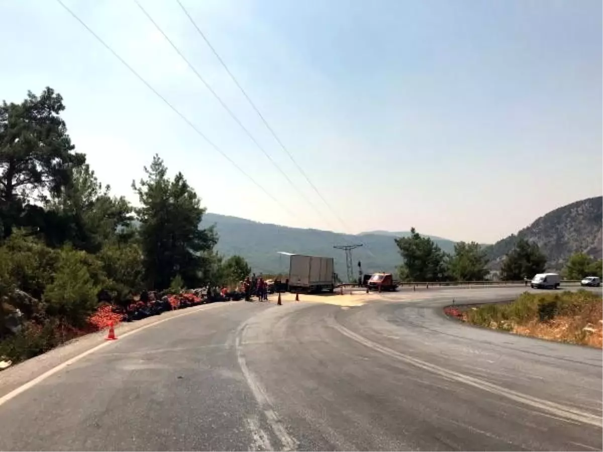 Freni boşalan kamyondan atladı, arkadan gelen aracın altında kaldı