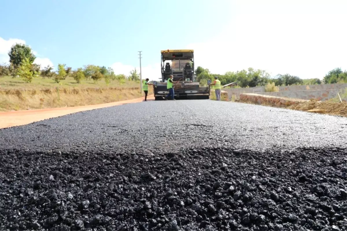 İzmit Belediyesi, Kabaoğlu Mahallesi\'ndeki yolu yeniledi