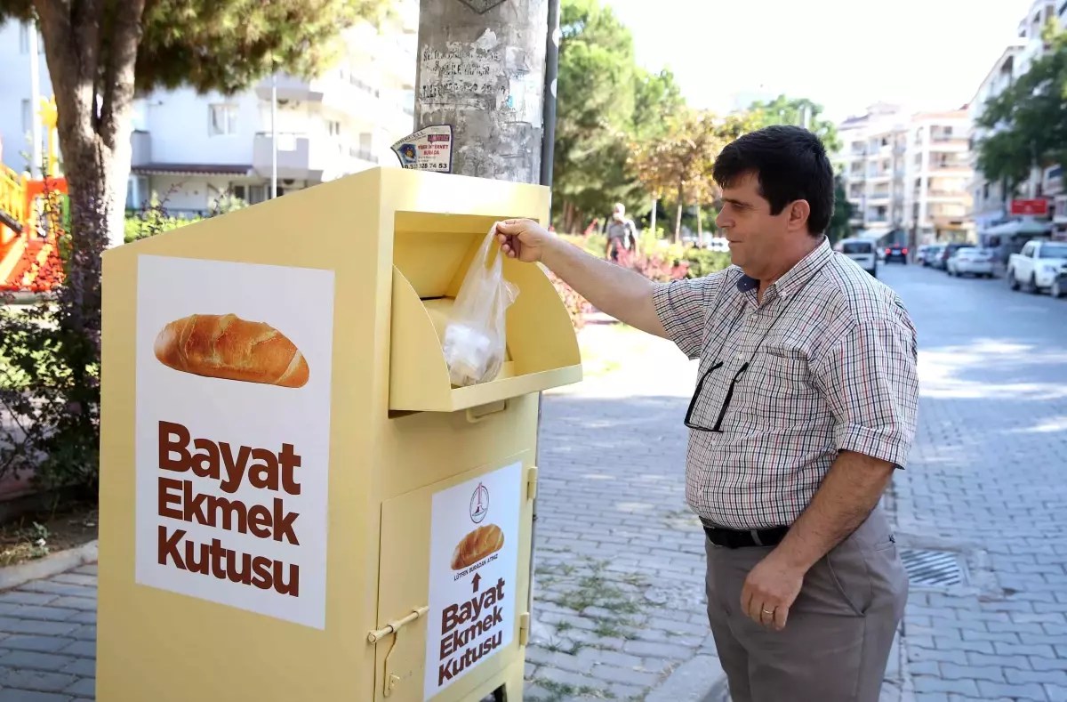 Karşıyaka\'da bayat ekmekler toplanıyor