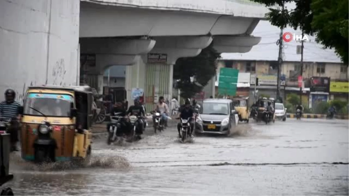 Son dakika haberleri | - Pakistan\'da sel bilançosu: 102 ölü