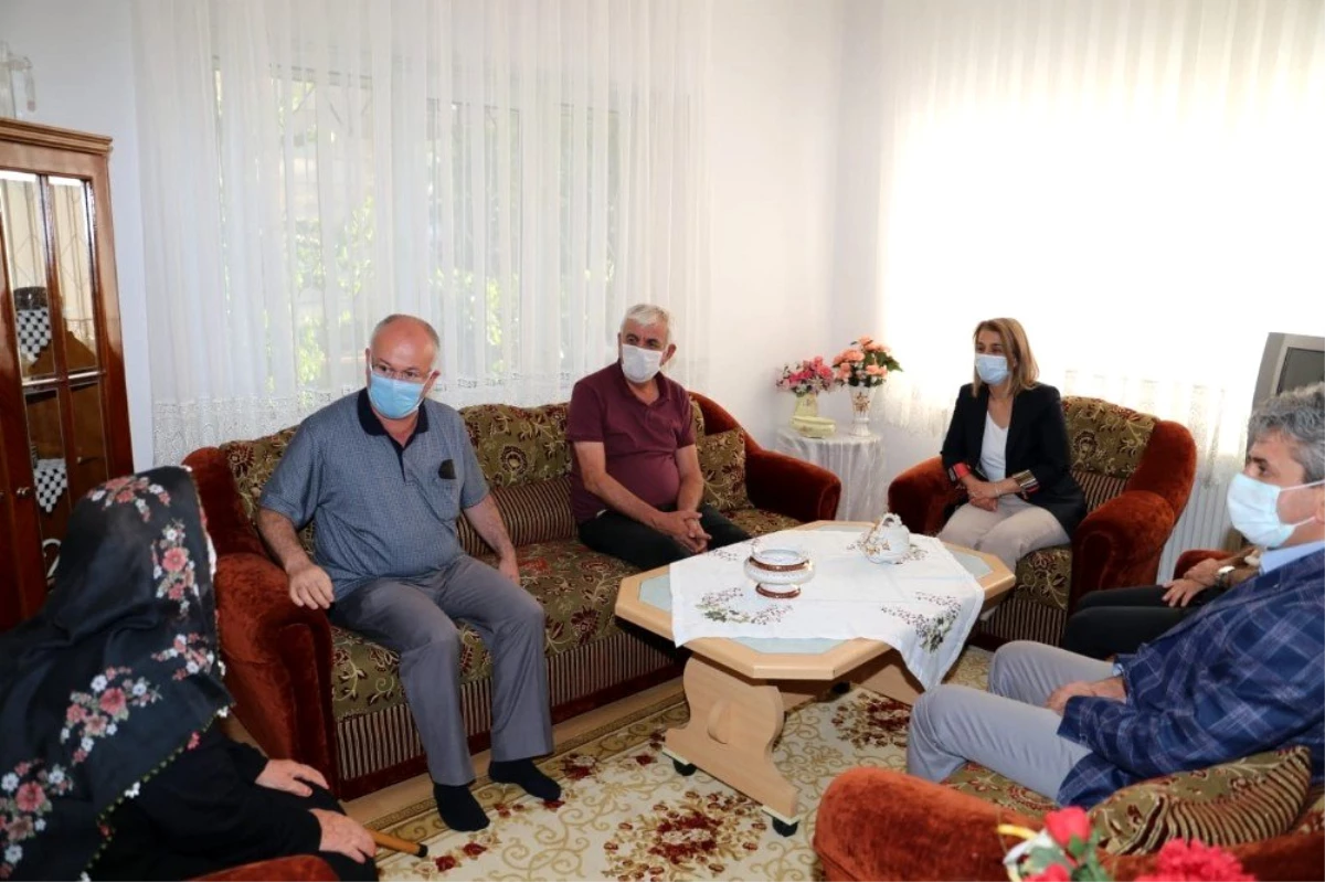 Vali Becel, şehit ailesini ziyaret etti