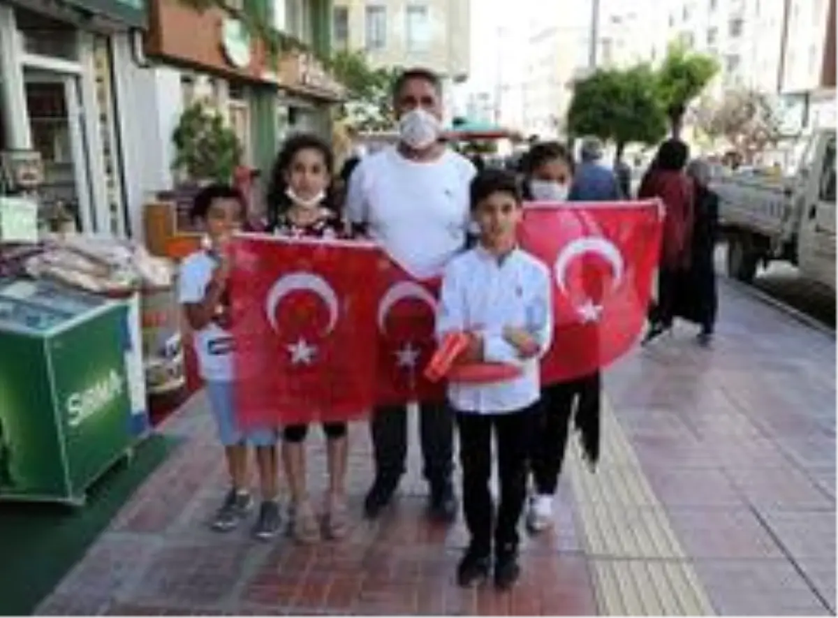 Van Büyükşehir Belediyesinden esnaf ve vatandaşa bayrak