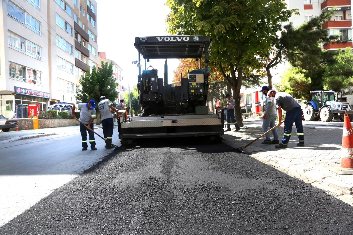 Yol bakım çalışmaları Ulus Caddesi\'nde sürüyor