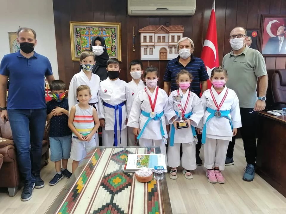 1308 Osmaneli Belediyespor karate minikler takımı Türkiye ikincisi oldu