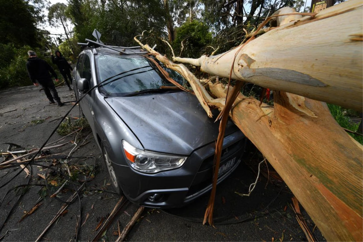 Avustralya\'da şiddetli fırtına 3 kişinin ölümüne neden oldu