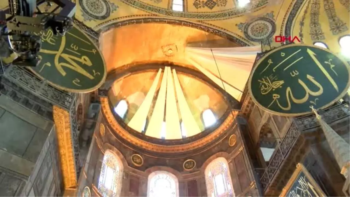 AYASOFYA CAMİİ\'NDE CUMA YOĞUNLUĞU