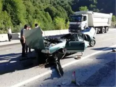 Ankara karayolunda gerçekleşen feci kazada 4 kişi yaralandı Ankara karayolunda gerçekleşen feci kazada 4 kişi yaralandı